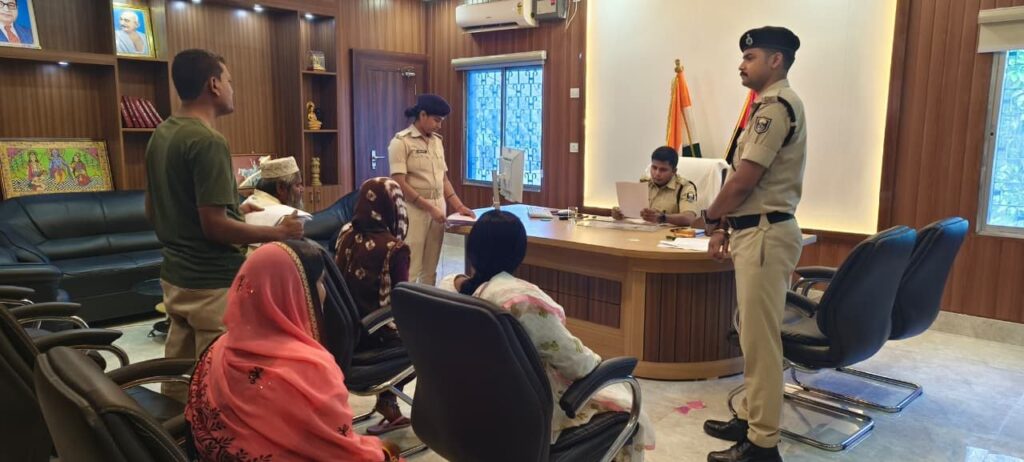 सीतामढ़ी: पुलिस अधीक्षक ने जन शिकायत सुनवाई में सुनीं लोगों की समस्याएं, त्वरित कार्रवाई के दिए निर्देश