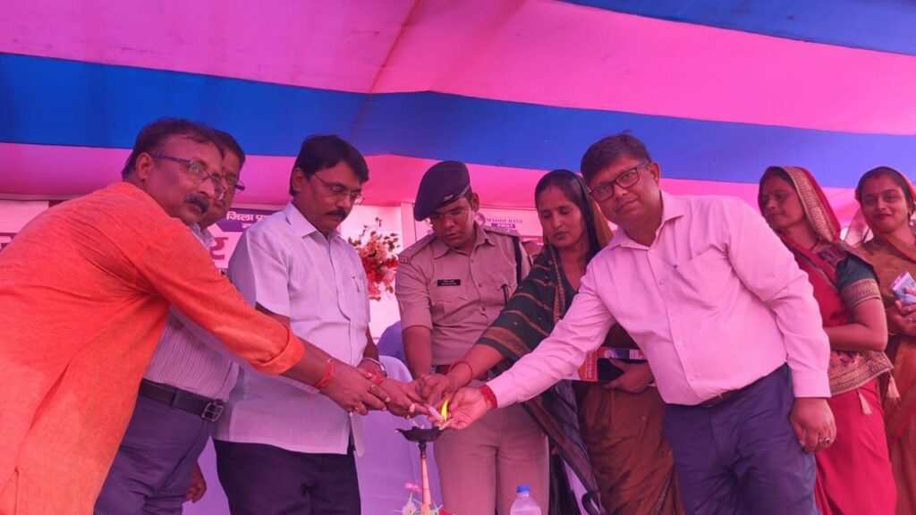 मधुबनी: गंगुली पंचायत के सहयोग शिविर में पहुंचे डीडीसी और ग्रामीण एसपी, मौके पर हुआ शिकायतों का निपटारा