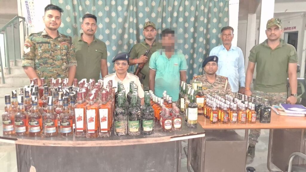 सोनबरसा में दो चोरी की बाइक और 85.5 लीटर नेपाली शराब बरामद, तीन गिरफ्तार