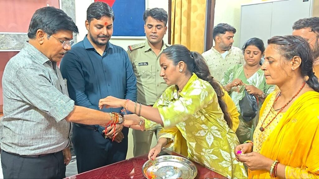 नेपाल फ्लैश फ्लड में फंसे महाराष्ट्र के 106 तीर्थयात्री सुरक्षित सीतामढ़ी लाए गए, जिला प्रशासन ने की भोजन-पानी की व्यवस्था