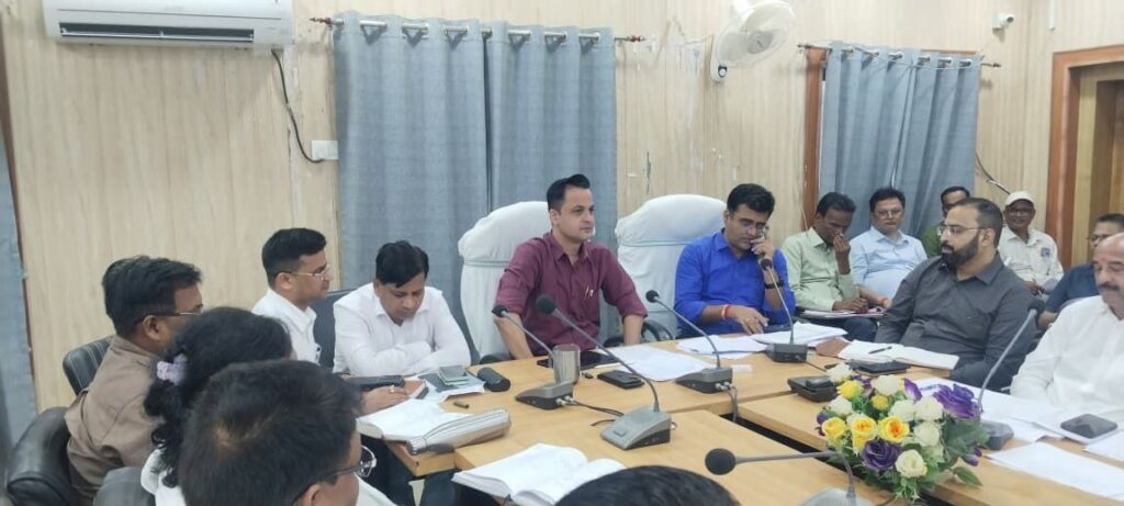मधुबनी में विकास परियोजनाओं के लिए भूमि की उपलब्धता की समीक्षा, डीएम ने समय पर NOC जारी करने के दिए निर्देश