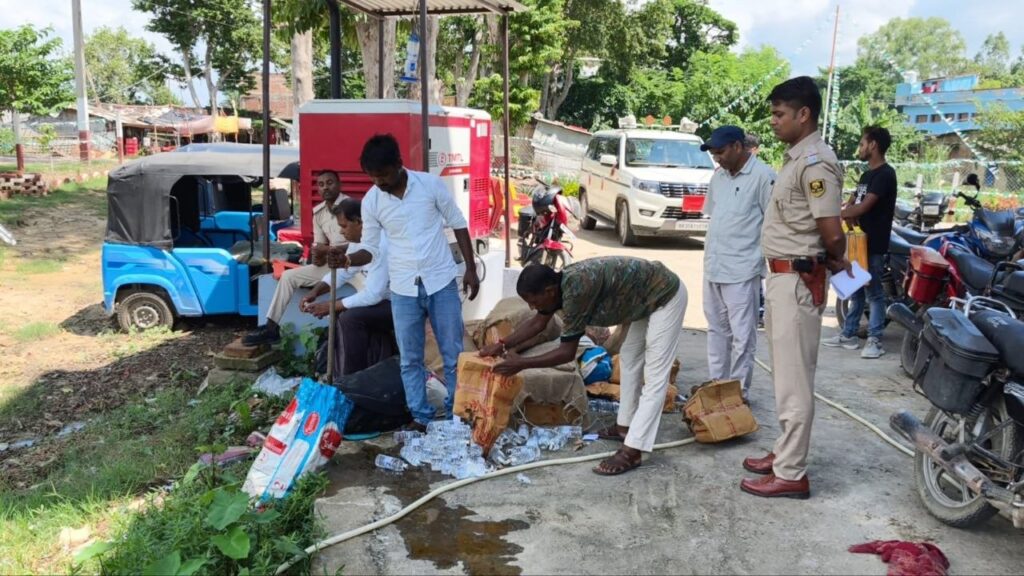 भिट्ठा थाना परिसर में 347.2 लीटर शराब का विनष्टीकरण, 8 मामलों में हुई कार्रवाई