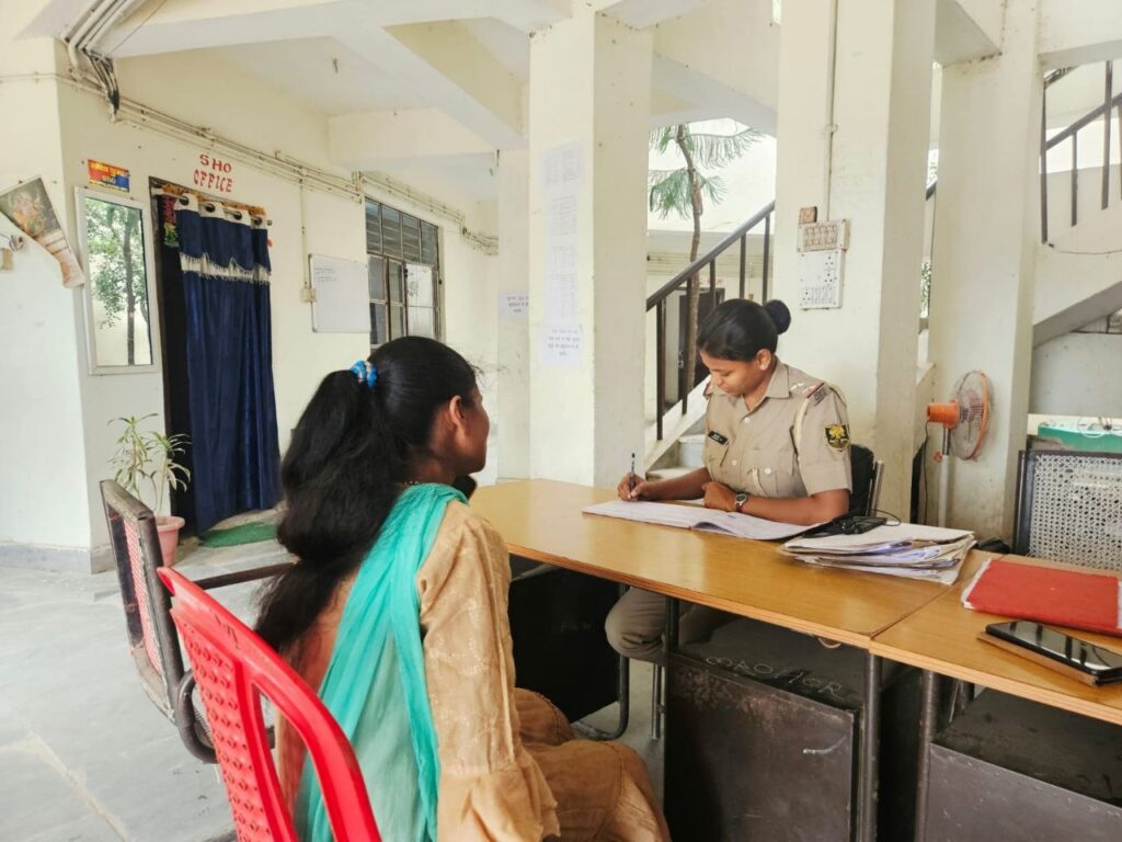 सीतामढ़ी के थानों में महिला हेल्प डेस्क सक्रिय, शिकायतों पर त्वरित कार्रवाई के निर्देश