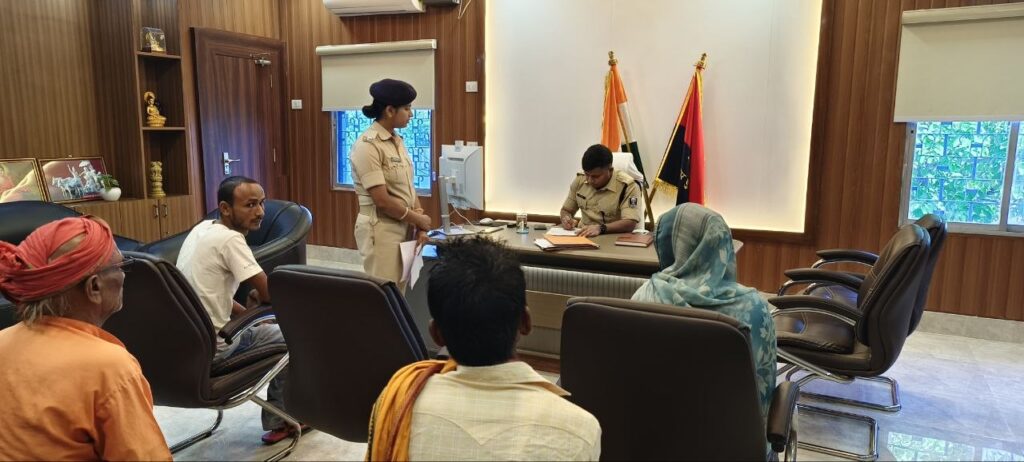 सीतामढ़ी में SP ने सुनीं जनता की शिकायतें, त्वरित कार्रवाई के निर्देश