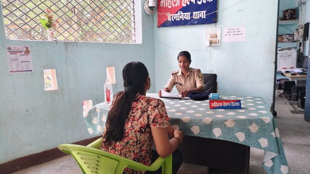 सीतामढ़ी के सभी थानों में महिला हेल्प डेस्क सक्रिय, शिकायतों पर त्वरित कार्रवाई