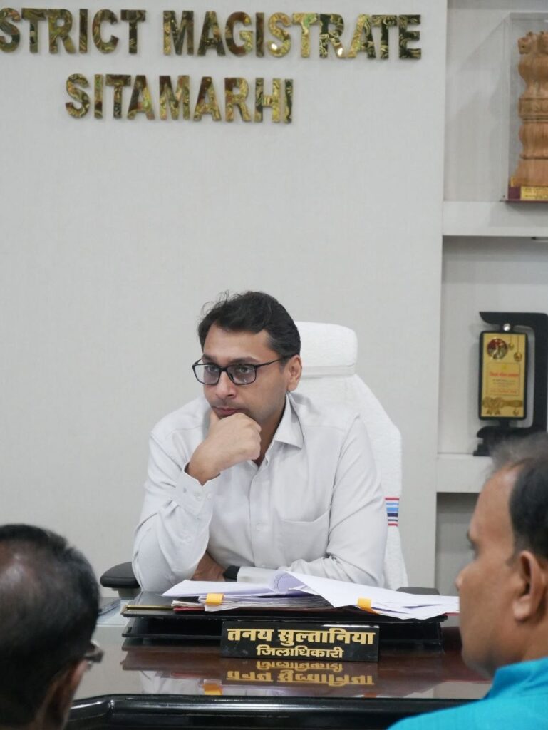 नगर निकायों की योजनाओं को समयबद्ध एवं गुणवत्तापूर्ण तरीके से पूरा करें : डीएम