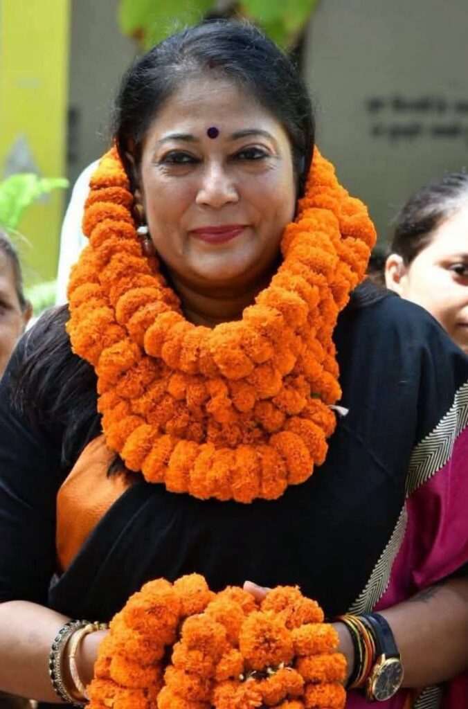 संजय वर्मा)ई हैं मैडम दिव्य ज्योति प्रशांत किशोर की जनसुराज पार्टी से पटना शिक्षक निर्वाचन क्षेत्र से इन्हें टिकट मिला है