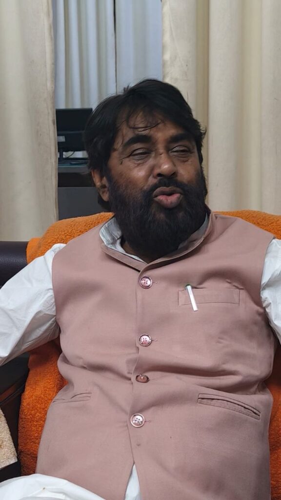 (संजय वर्मा)पटना शिक्षक निर्वाचन क्षेत्र से भाजपा (एनडीए) उम्मीदवार प्रो नवल किशोर यादव के अश्वमेघ के रथ को रोकने के लिए भूमिहार समाज का पंचायती अभियान फेल हो गया है