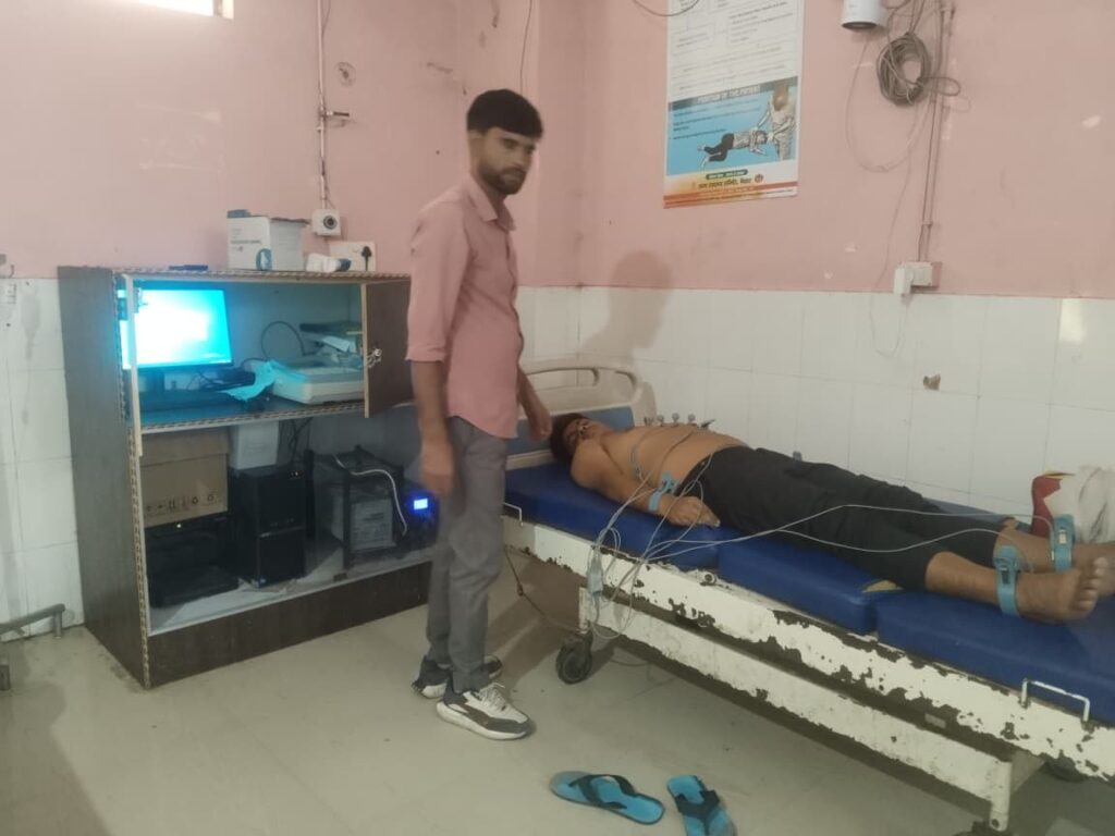 जिलाधिकारी के कुशल नेतृत्व एवं मार्गदर्शन मे गांव से लेकर जिला स्तर तक के अस्पतालों मे मिल रहा निःशुल्क ECG जांच की सुविधा