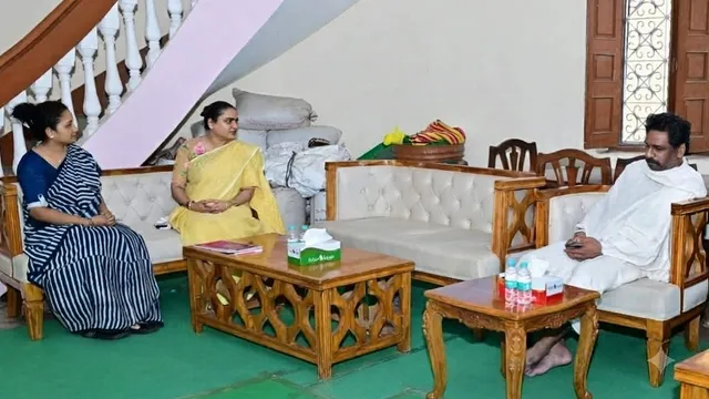 CM Hemant Soren के पैतृक गांव पहुंचीं पूर्णिमा नीरज सिंह, रुपी सोरेन को दी श्रद्धांजलि