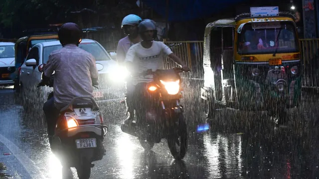 चक्रवात ‘अर्णब’ से बिहार में बिगड़ा मौसम, मधुबनी और सीतामढ़ी में भारी बारिश का अलर्ट, बिजली गिरने की चेतावनी