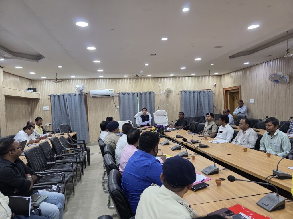 सड़क सुरक्षा पर डीएम सख्त, नियम तोड़ने वालों पर होगी कार्रवाई