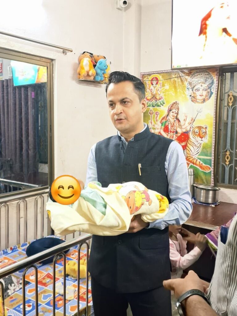 डीएम की संवेदनशील पहल से नवजात बच्ची को मिला नया जीवन, त्वरित कार्रवाई से सुरक्षित रेस्क्यू कर अस्पताल में कराया गया भर्ती
